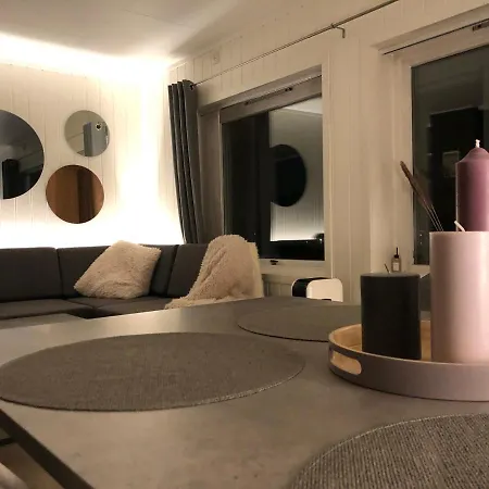 Moderne Og Trivelig Leilighet, Med Unik Utsikt