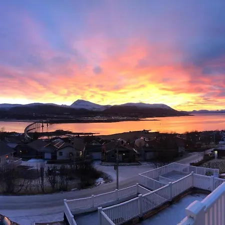 Moderne Og Trivelig Leilighet, Med Unik Utsikt Lejlighed