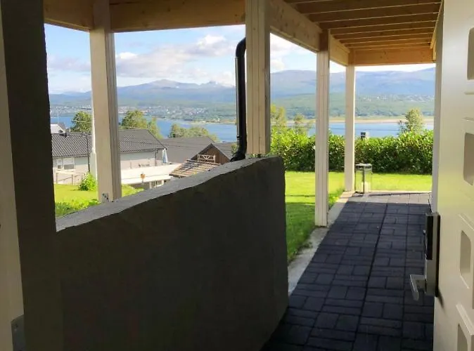 Moderne Og Trivelig Leilighet, Med Unik Utsikt Lejlighed